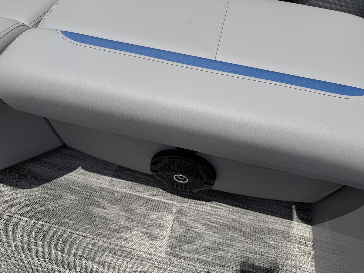 2027 Bentley Pontoons Bolt 203