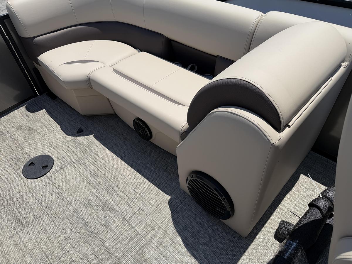 2027 Bentley Pontoons Legacy 223 Navigator