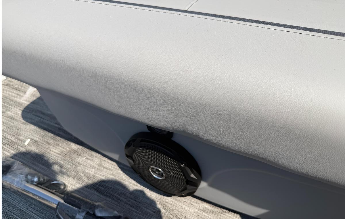 2027 Bentley Pontoons Bolt 223