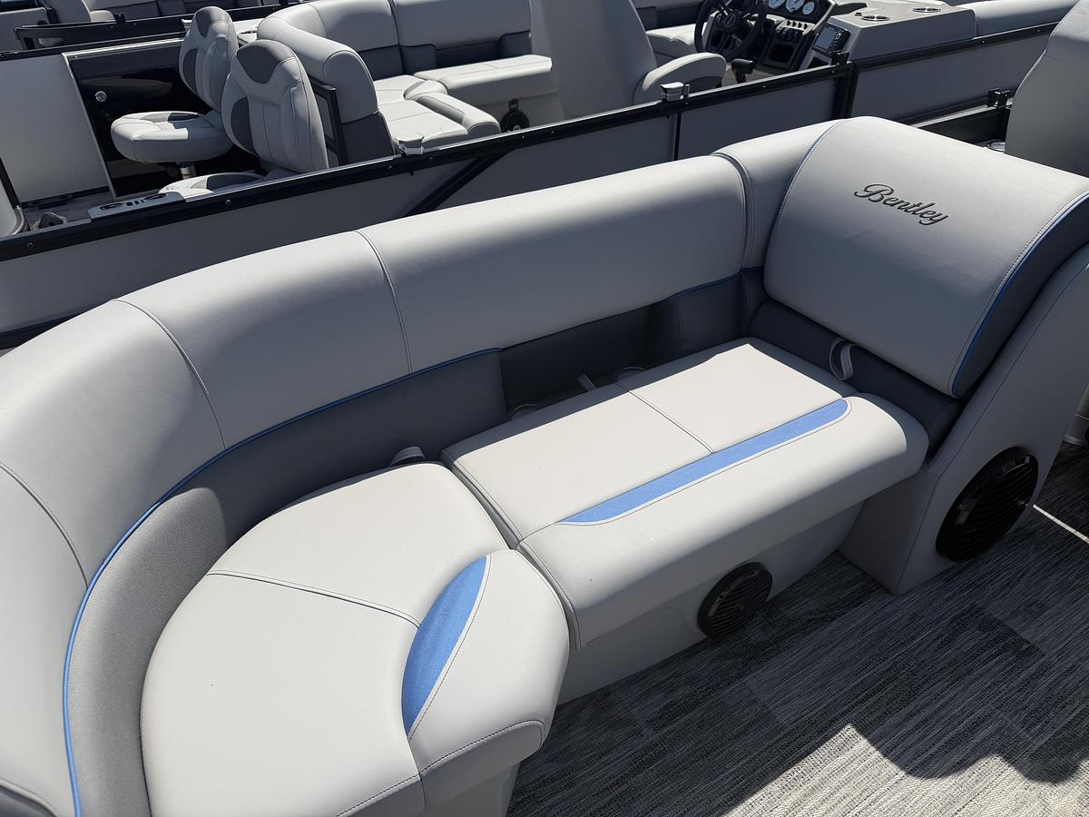 2026 Bentley Pontoons Legacy 223 Navigator