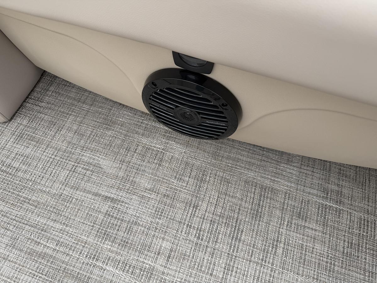 2027 Bentley Pontoons Legacy 223 Navigator