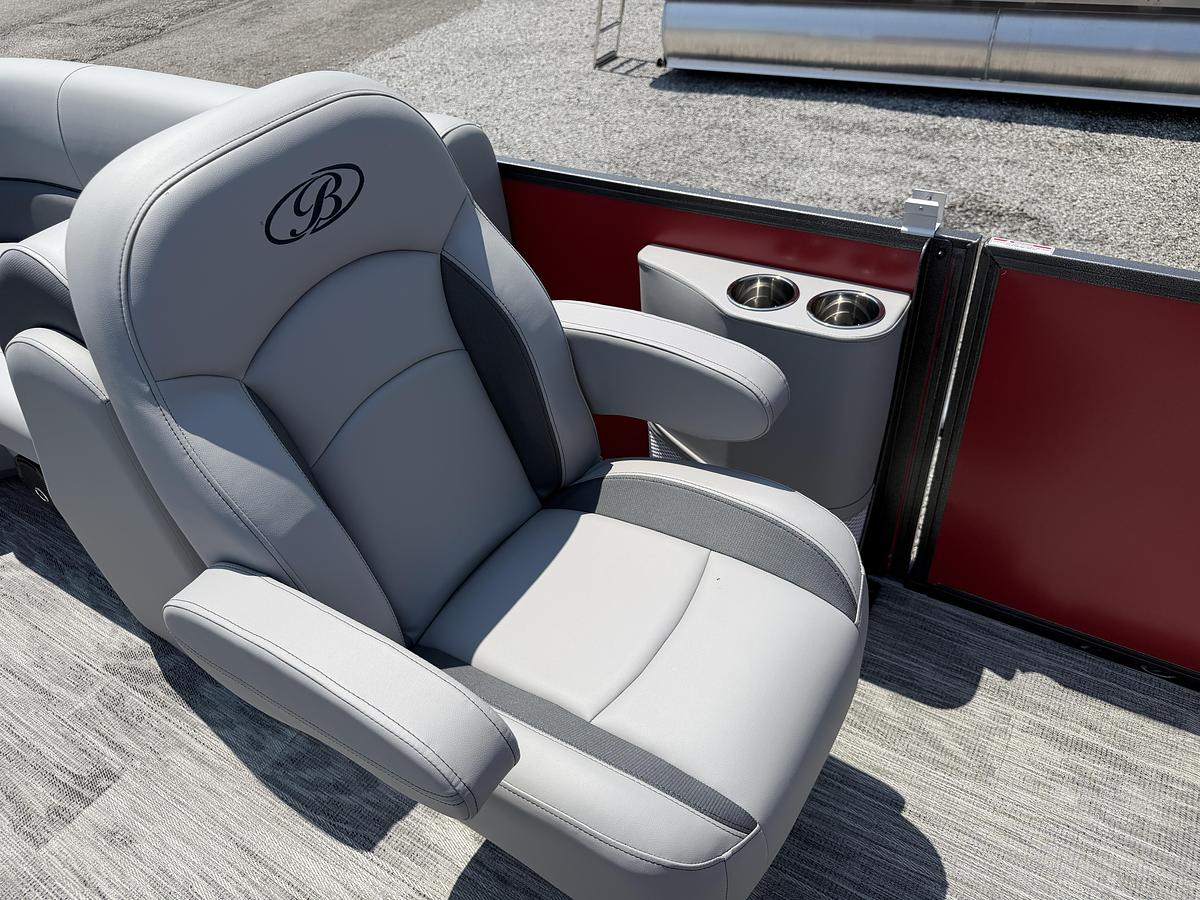 2027 Bentley Pontoons Legacy 200 Navigator