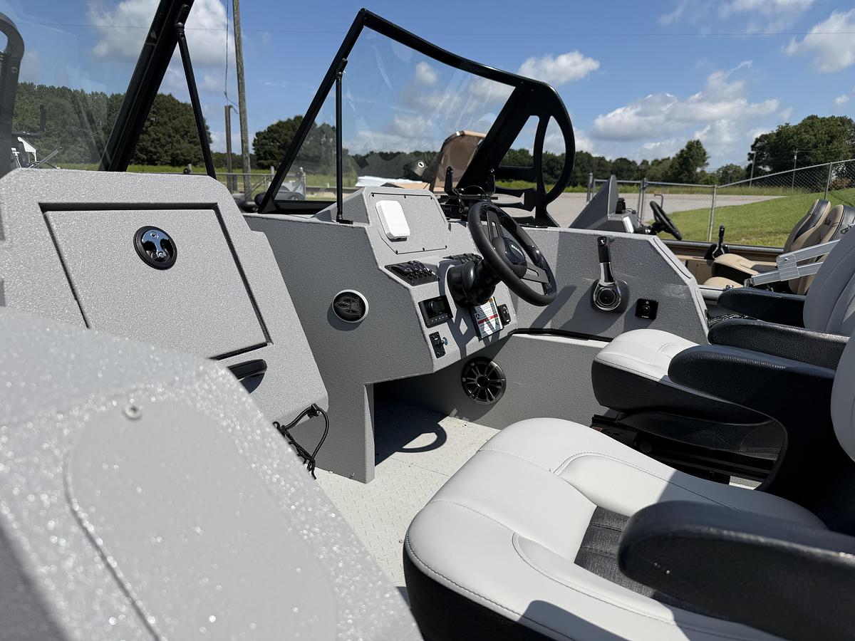 2027 SeaArk ProCat 200