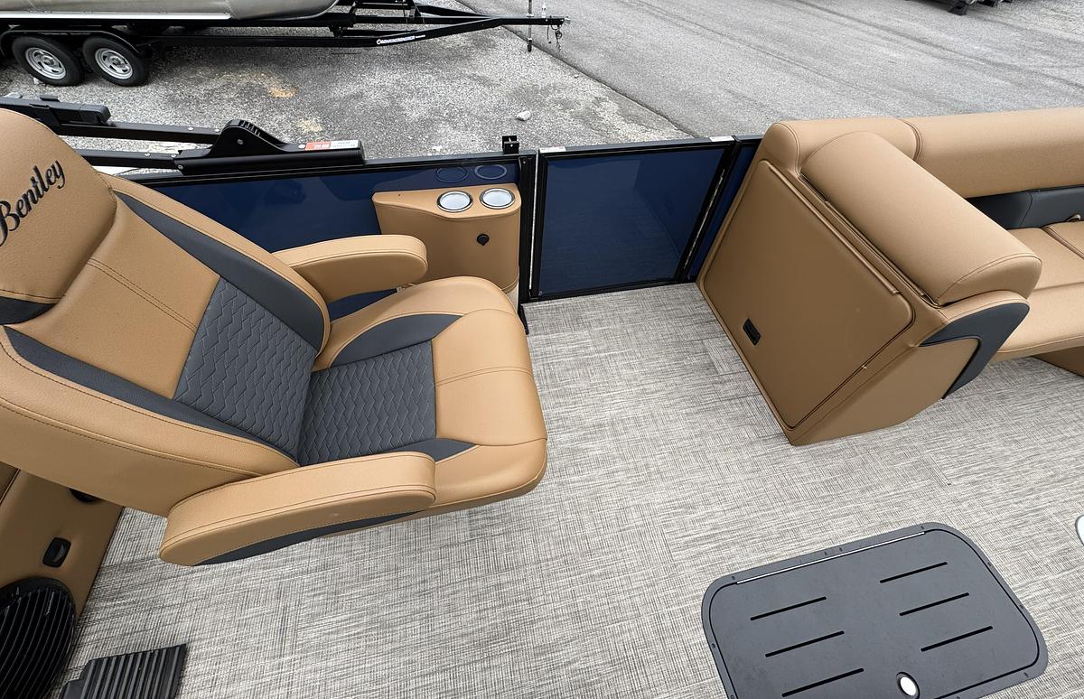 Used 2026 Bentley Pontoons Elite 223 Swingback DC