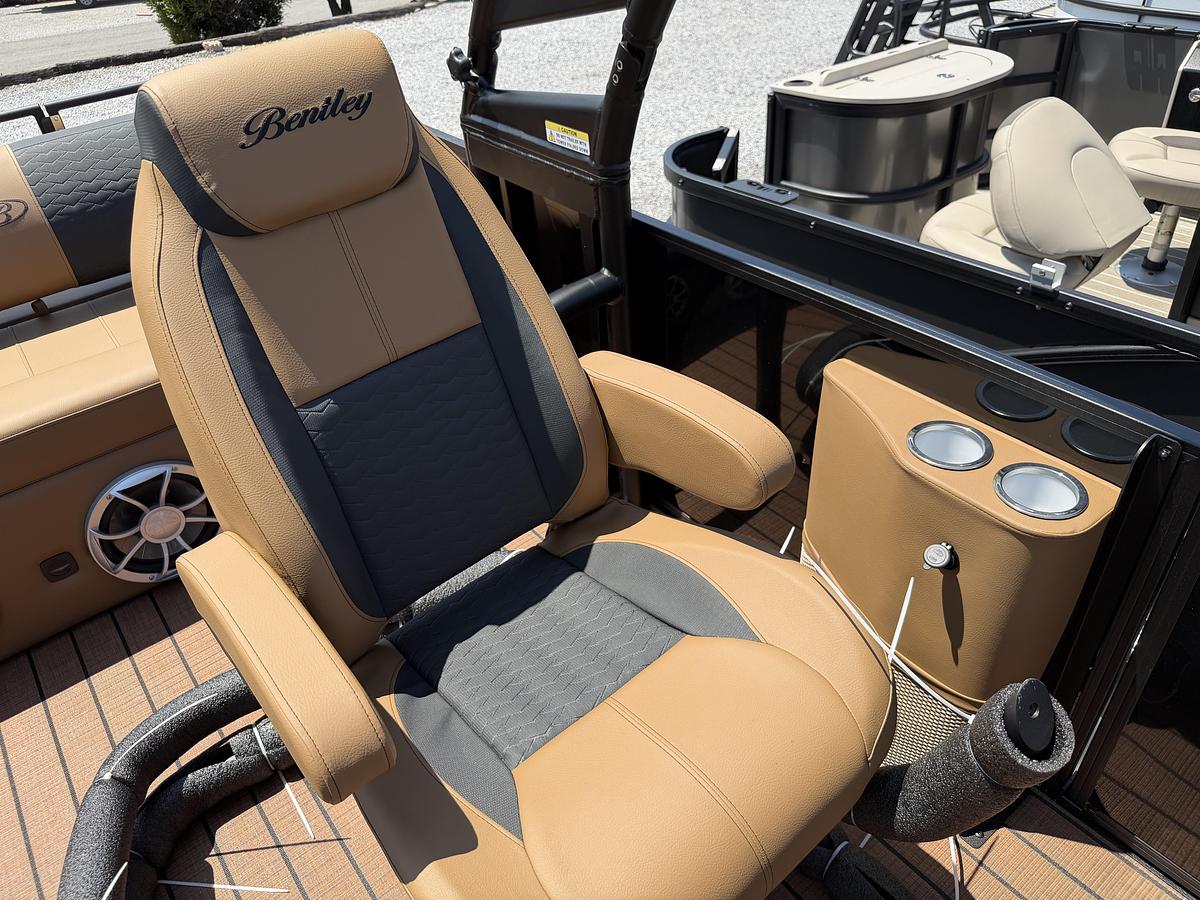2027 Bentley Pontoons Elite 253 Swingback DC