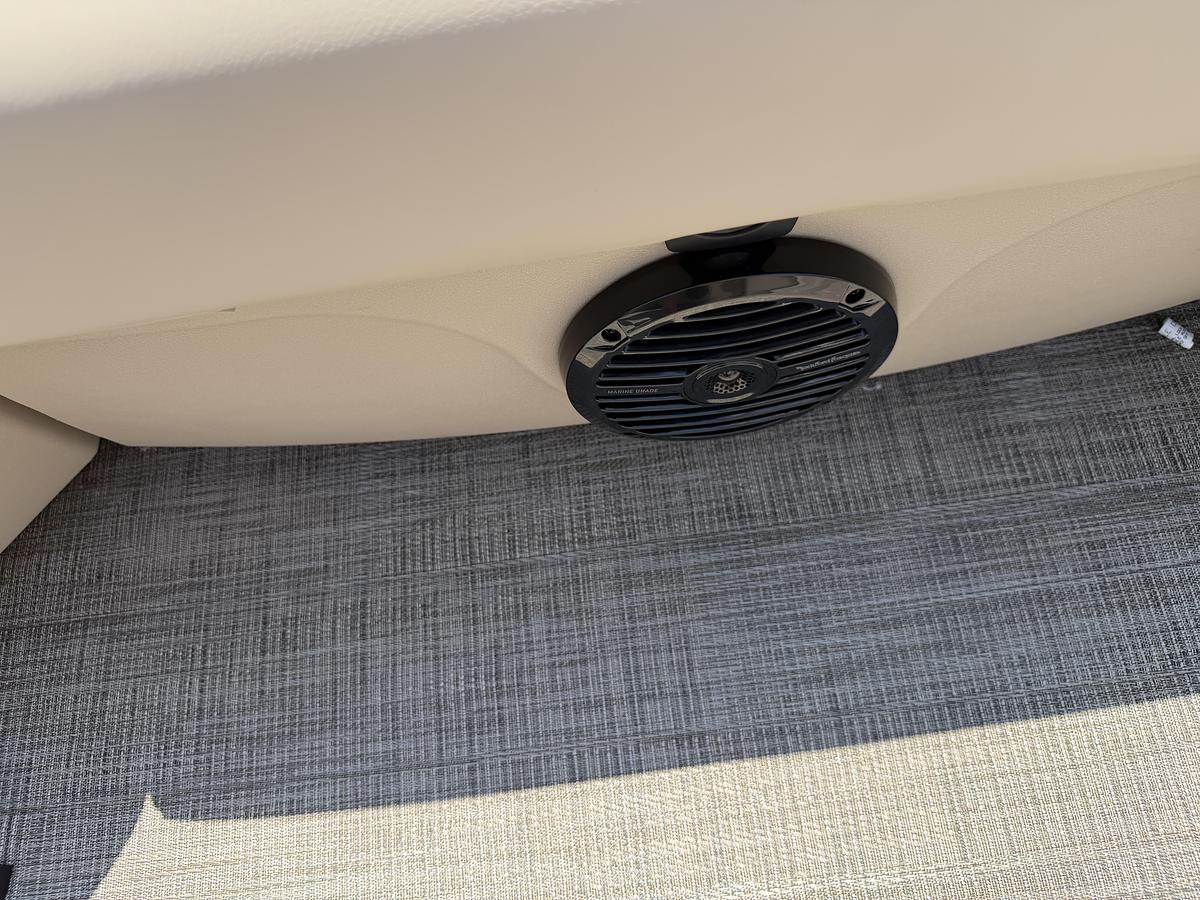 2027 Bentley Pontoons Legacy 223 Navigator