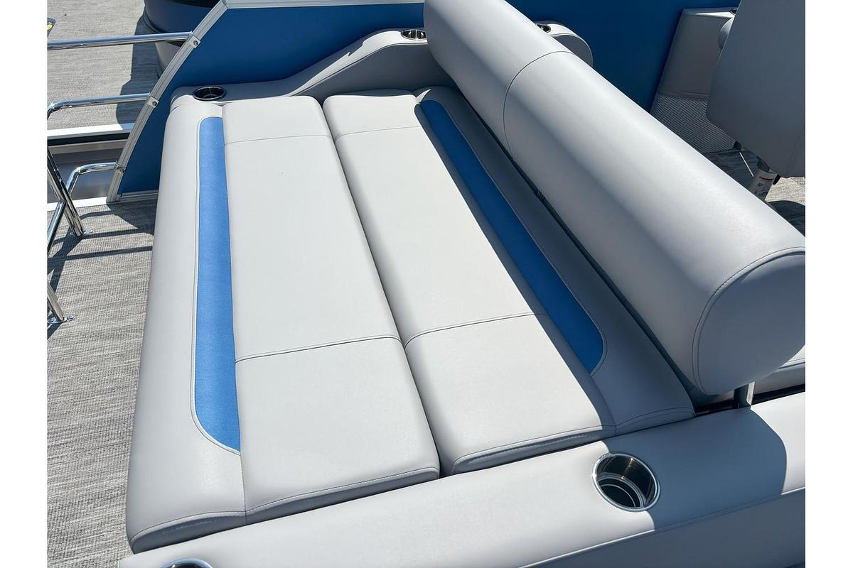 2026 Bentley Pontoons Legacy 200 Swingback