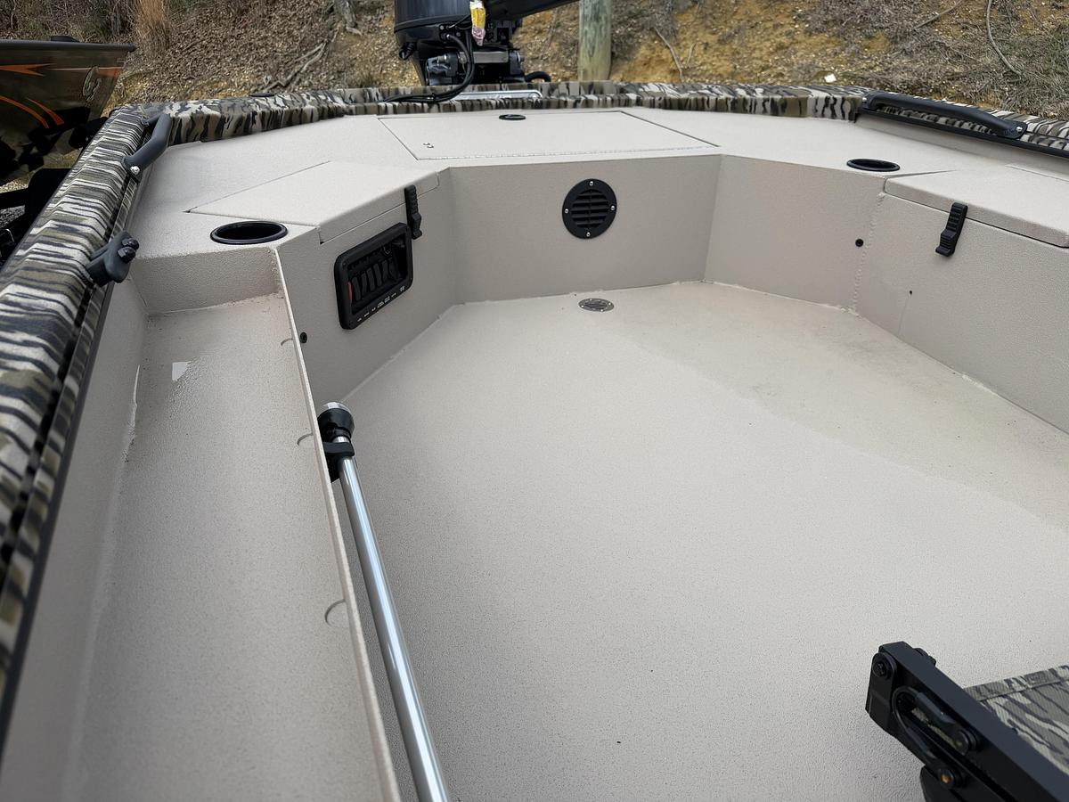 2026 Avid Boats 16 Commander