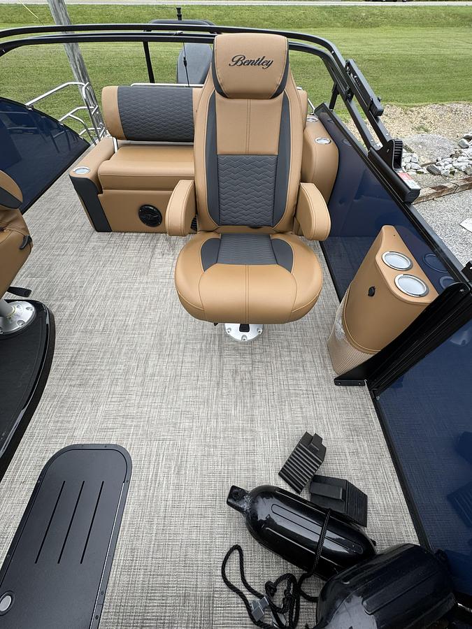 Used 2026 Bentley Pontoons Elite 223 Swingback DC