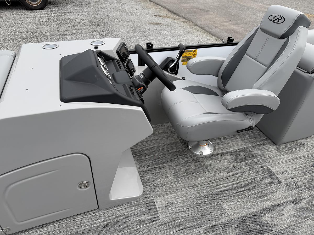 2026 Bentley Pontoons Legacy 223 Navigator