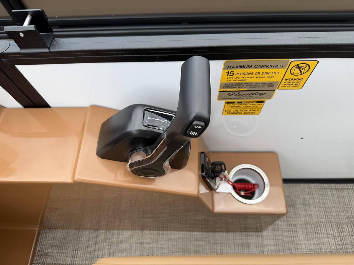 2027 Bentley Pontoons Legacy 223 Navigator