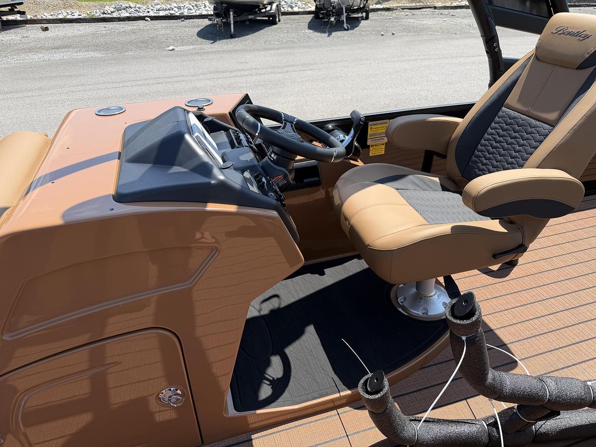 2027 Bentley Pontoons Elite 253 Swingback DC