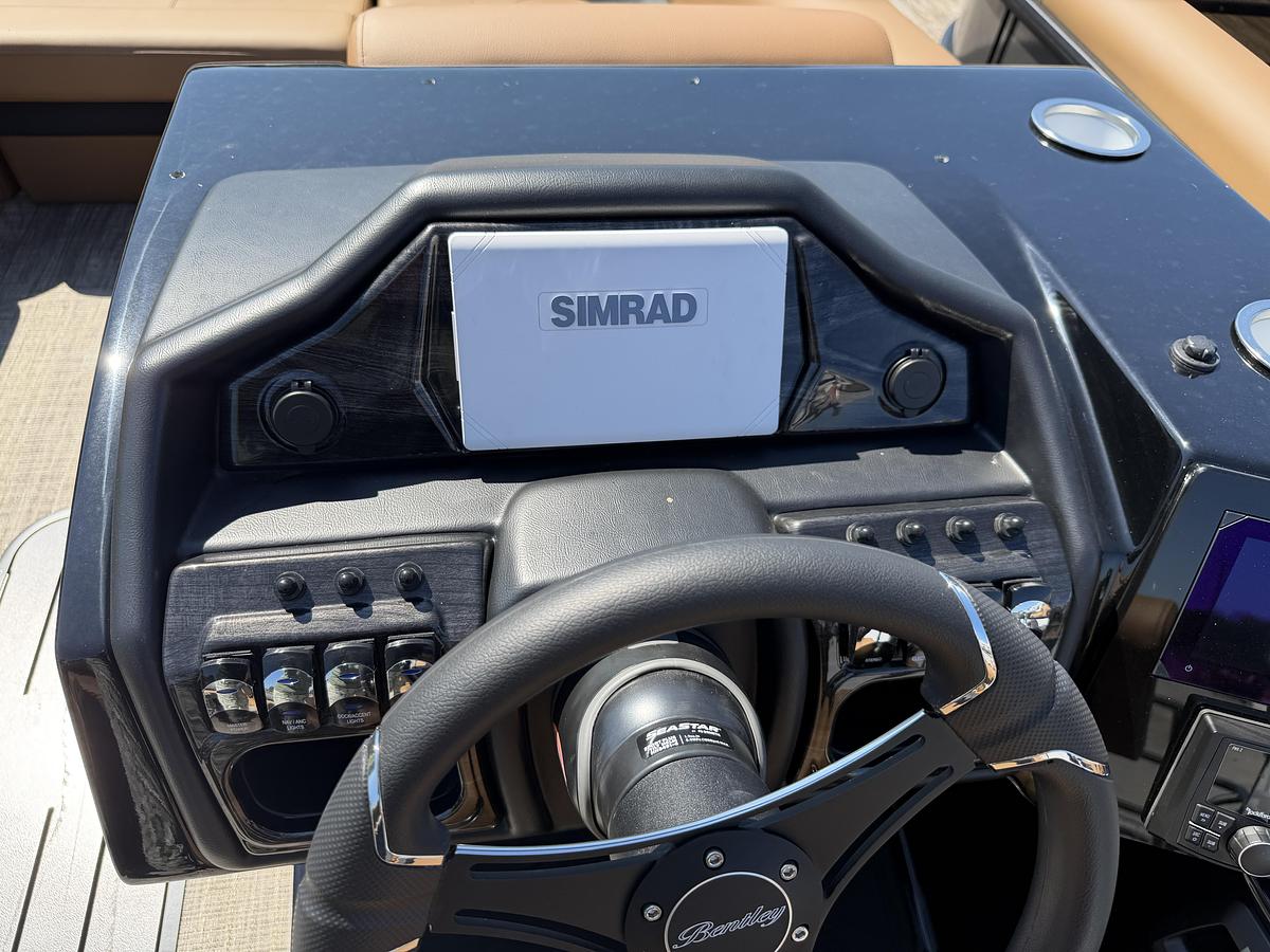 2027 Bentley Pontoons Legacy 223 Swingback DC