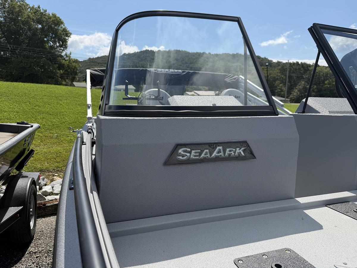 2027 SeaArk ProCat 200