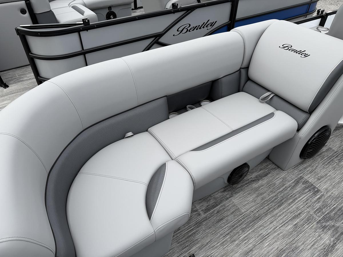 2026 Bentley Pontoons Legacy 223 Navigator