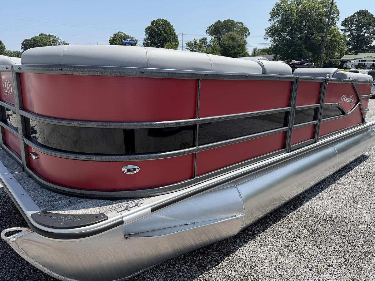 2027 Bentley Pontoons Legacy 200 Navigator