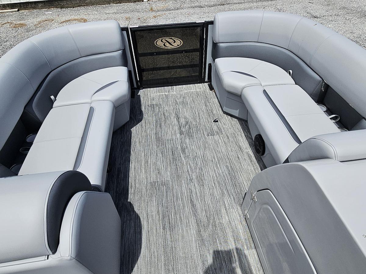 2026 Bentley Pontoons Legacy 223 Swingback