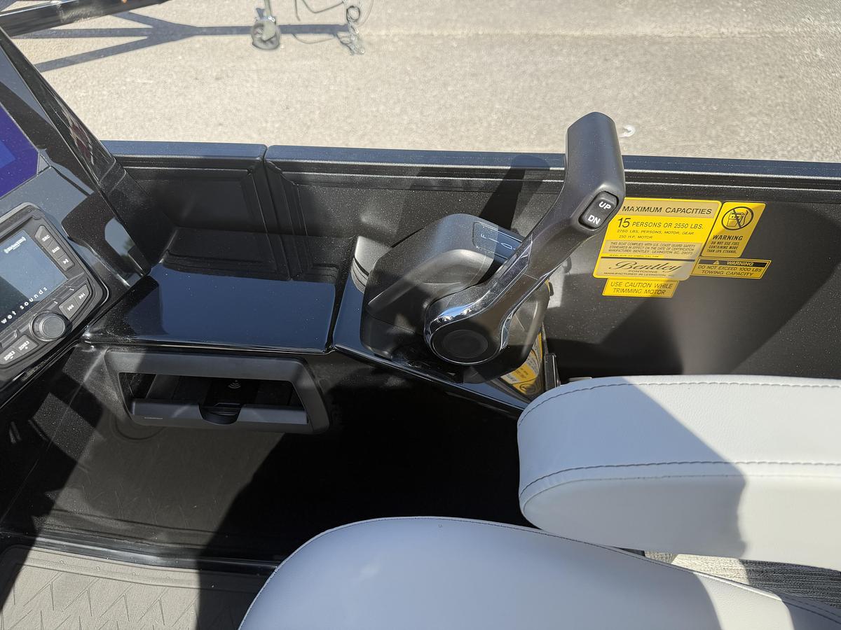 2026 Bentley Pontoons Elite 223 Admiral