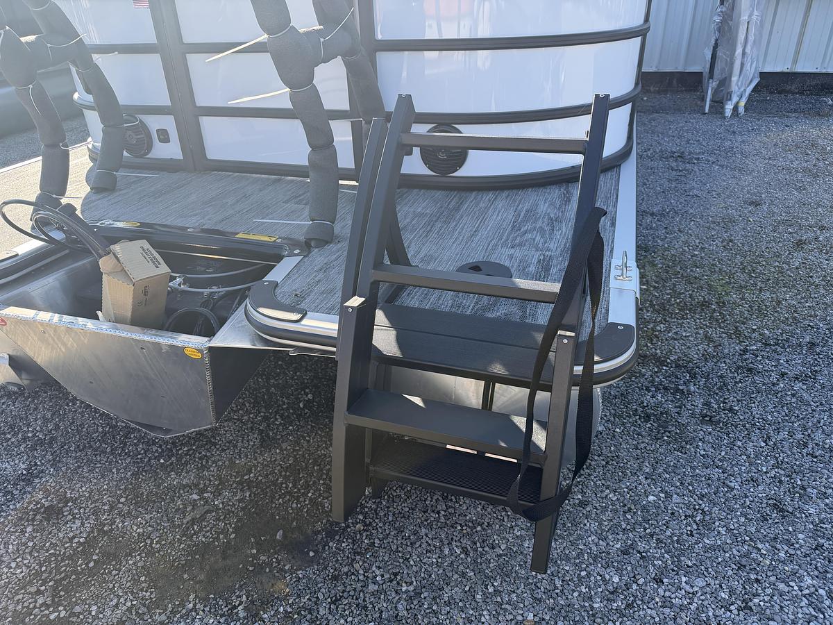 2026 Bentley Pontoons Legacy 223 DL Navigator