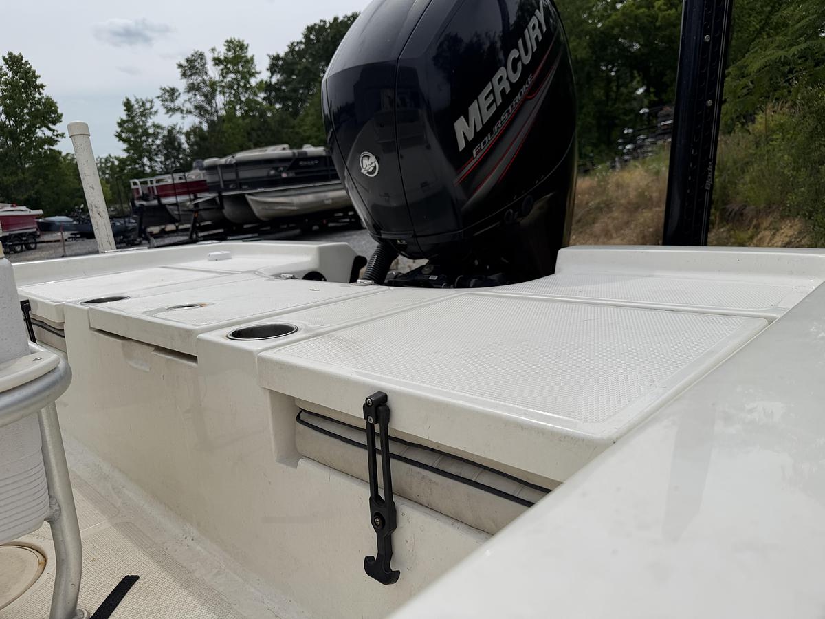 Used 2017 Mako  Skiff 19 CPX
