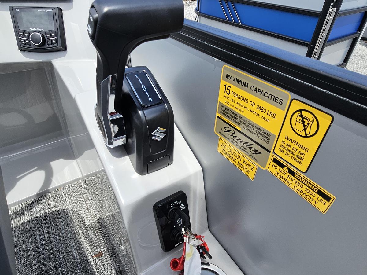 2026 Bentley Pontoons Legacy 223 Swingback
