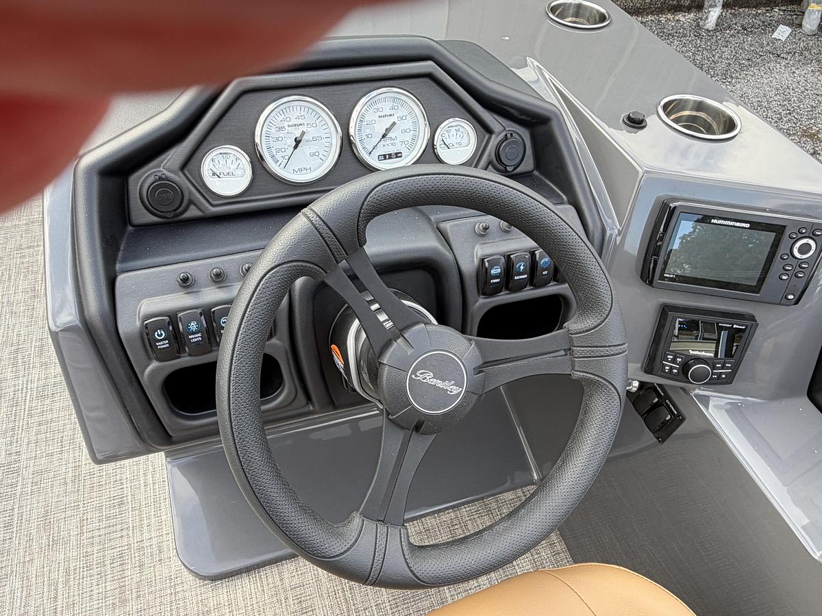2027 Bentley Pontoons Legacy 223 Swingback