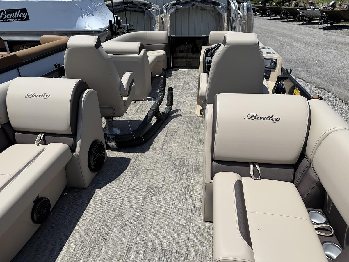 2027 Bentley Pontoons Legacy 223 Navigator