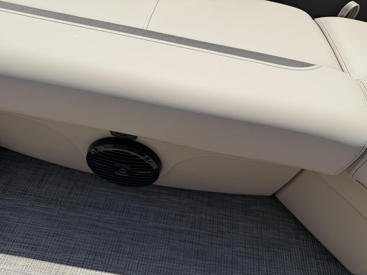 2027 Bentley Pontoons Legacy 223 Navigator