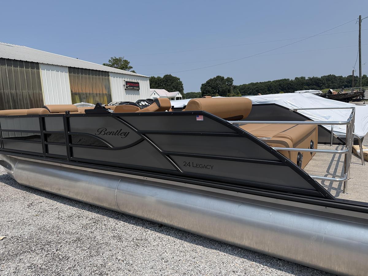 2027 Bentley Pontoons Legacy 223 Swingback