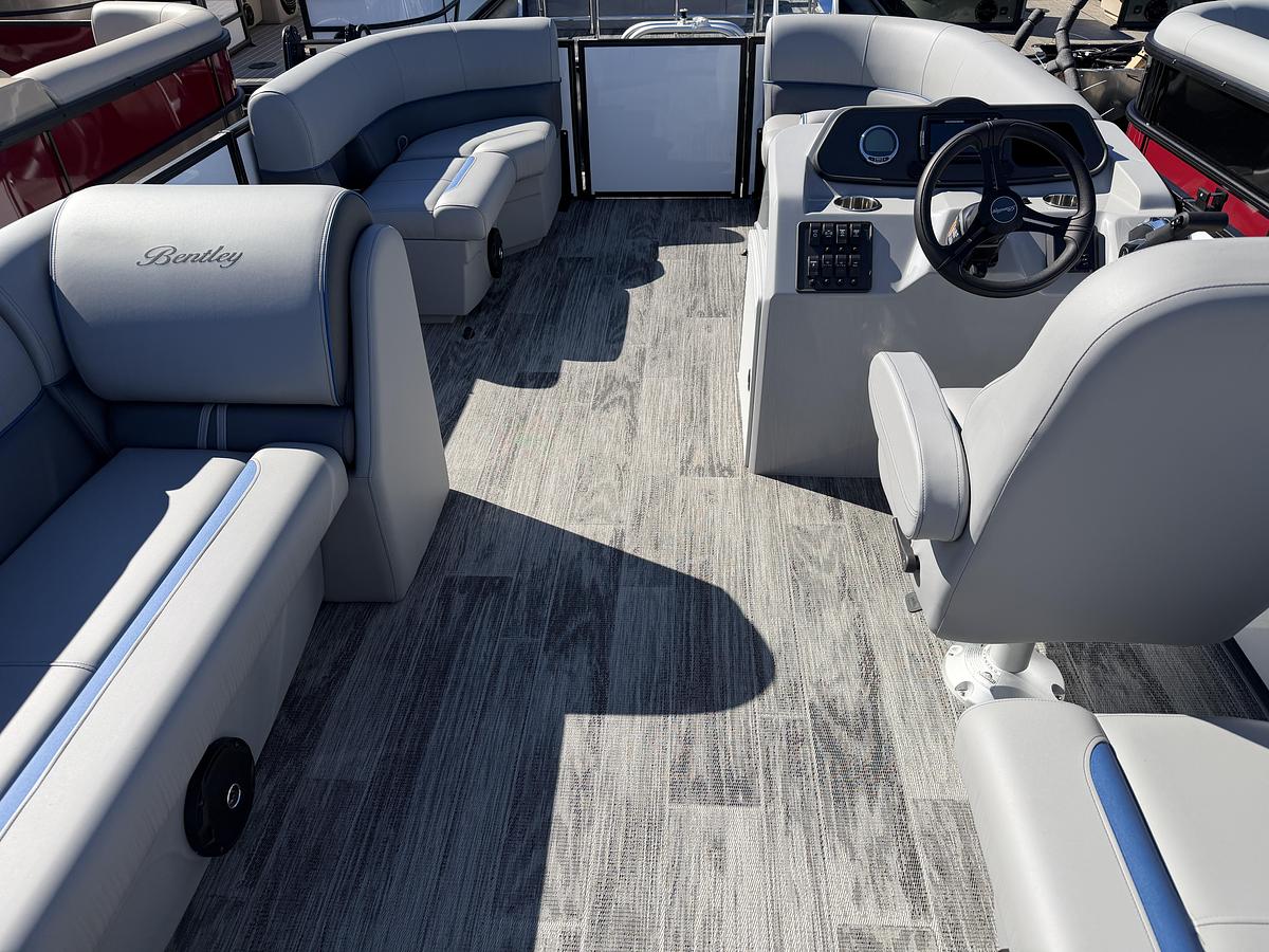 2026 Bentley Pontoons Bentley Bolt 200