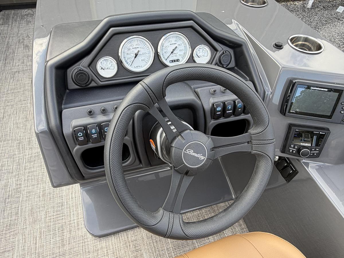 2027 Bentley Pontoons Legacy 223 Swingback