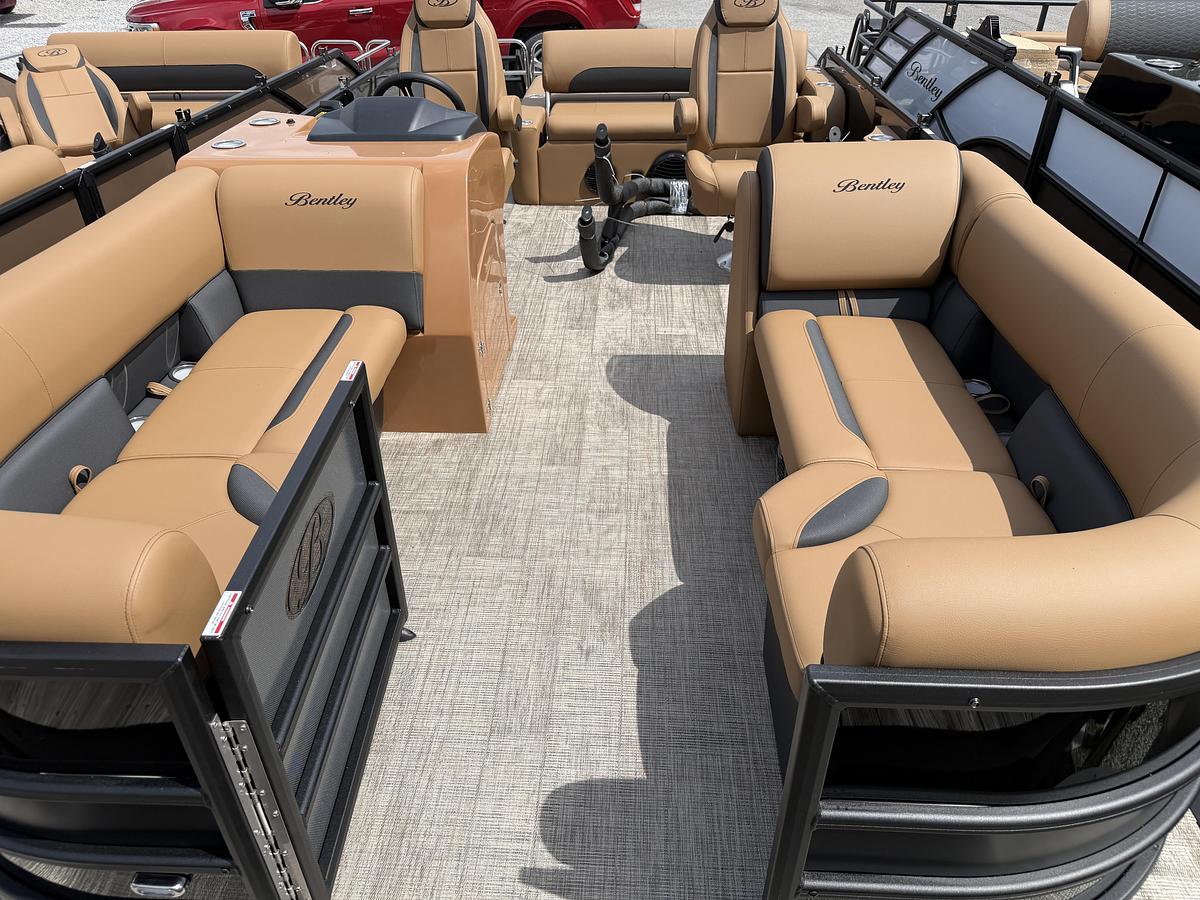 2027 Bentley Pontoons Legacy 223 Swingback