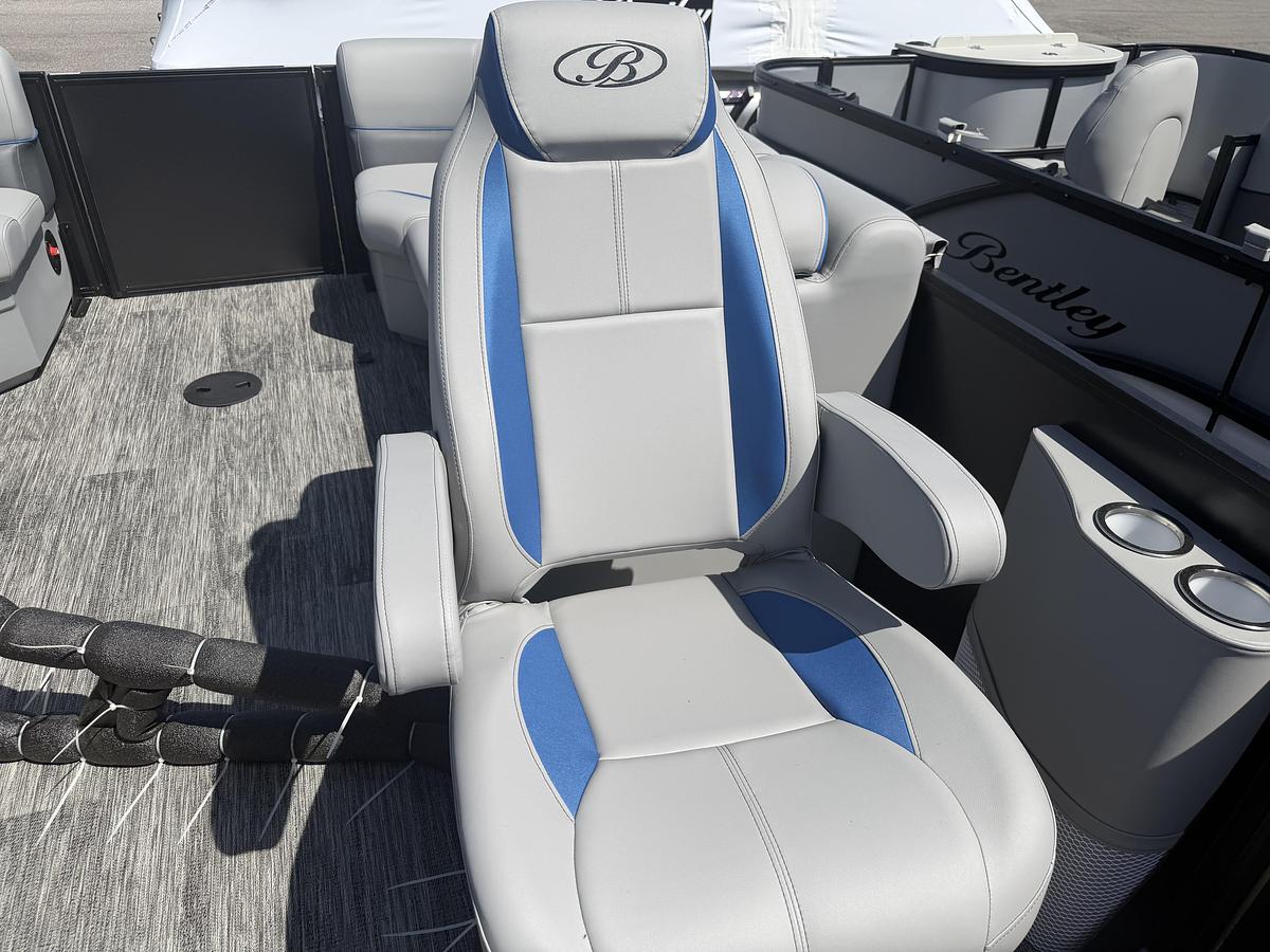 2026 Bentley Pontoons Legacy 223 Navigator