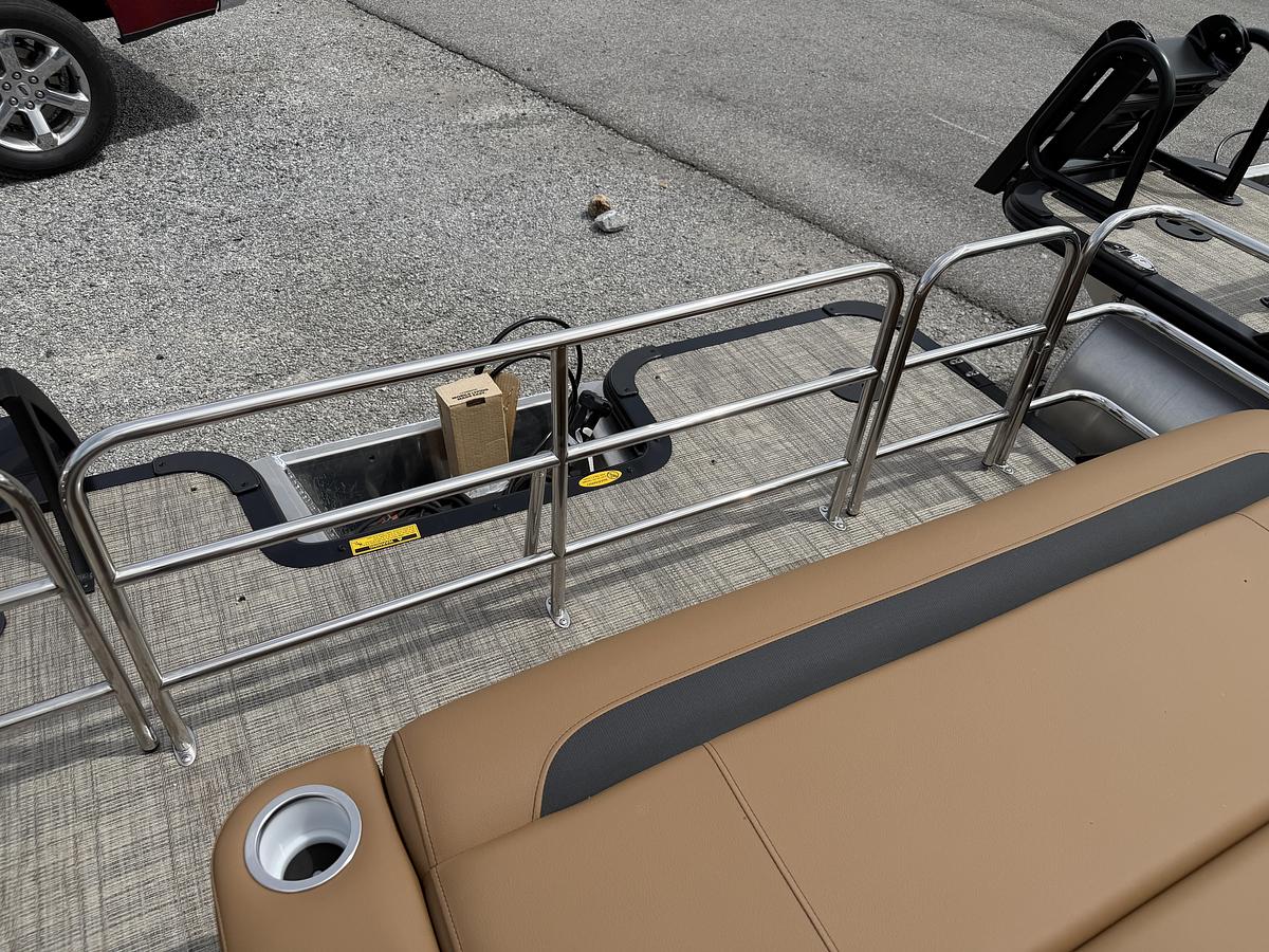 2027 Bentley Pontoons Legacy 223 Swingback
