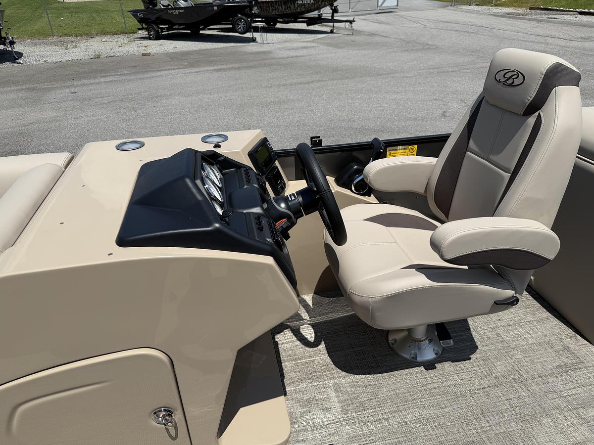 2027 Bentley Pontoons Legacy 223 Navigator