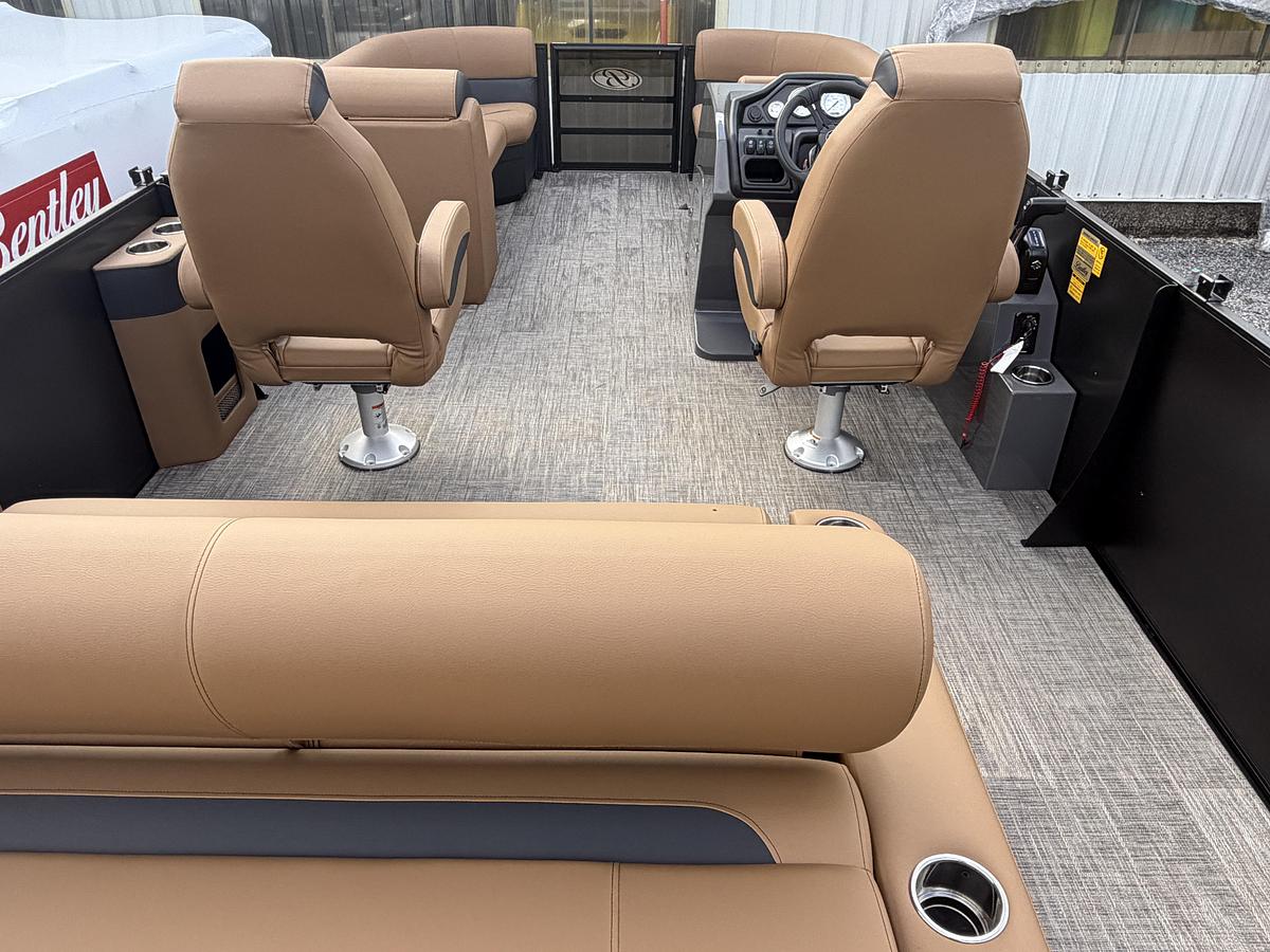 2027 Bentley Pontoons Legacy 223 Swingback