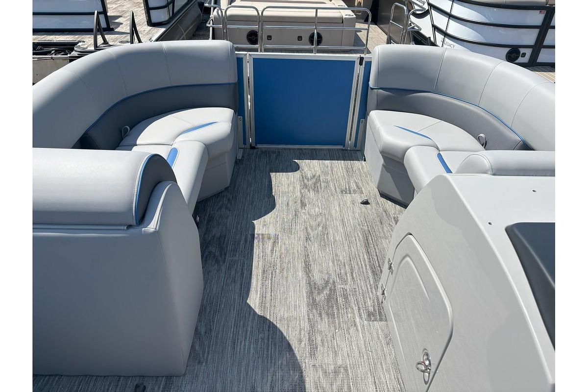 2026 Bentley Pontoons Legacy 200 Swingback