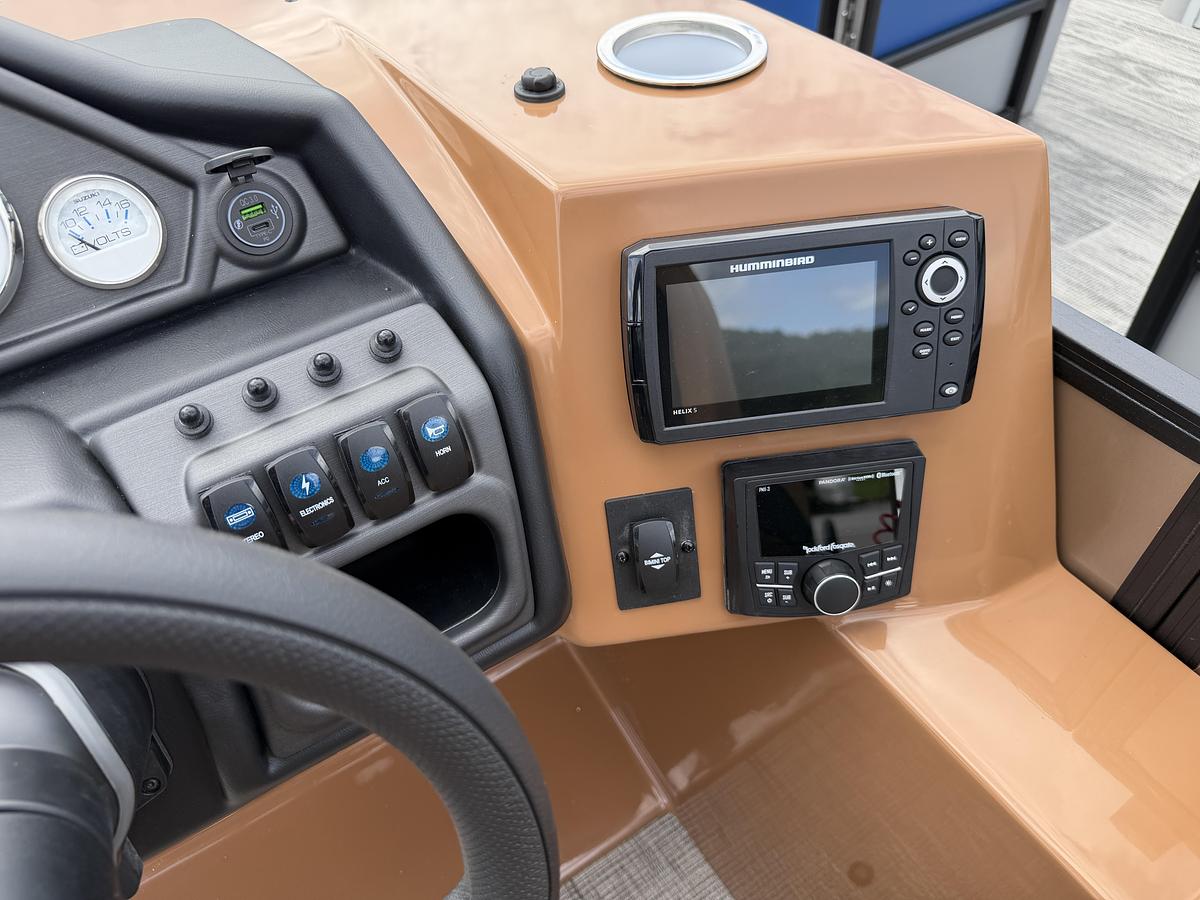 2027 Bentley Pontoons Legacy 223 Swingback
