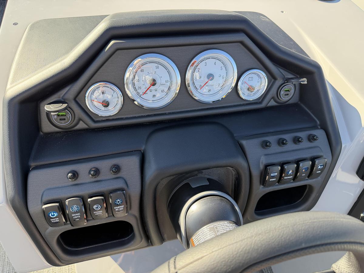 2026 Bentley Pontoons Legacy 200 Navigator