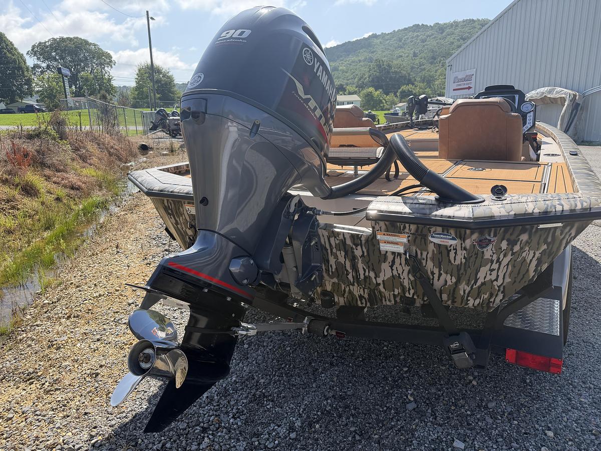 Used 2023 Avid Boats 18XC Crappie