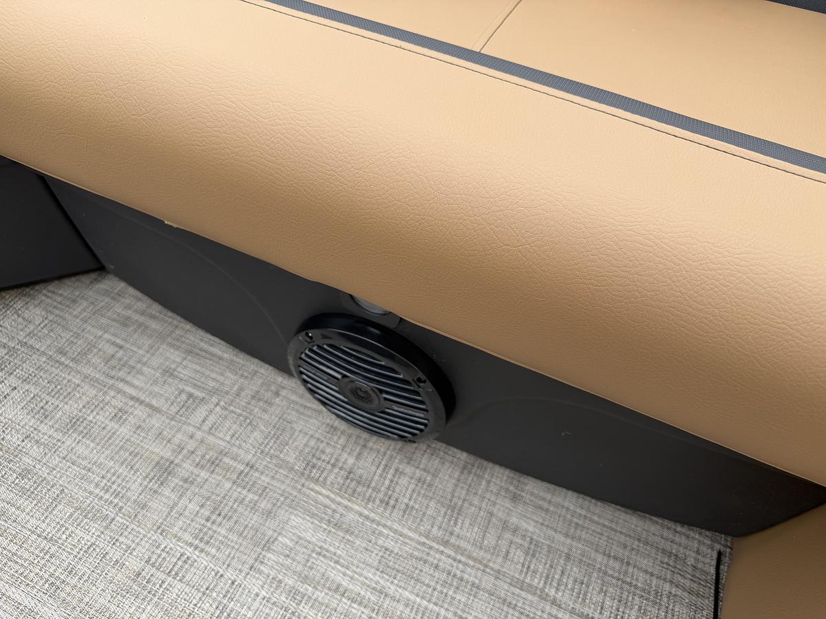 2027 Bentley Pontoons Legacy 223 Navigator