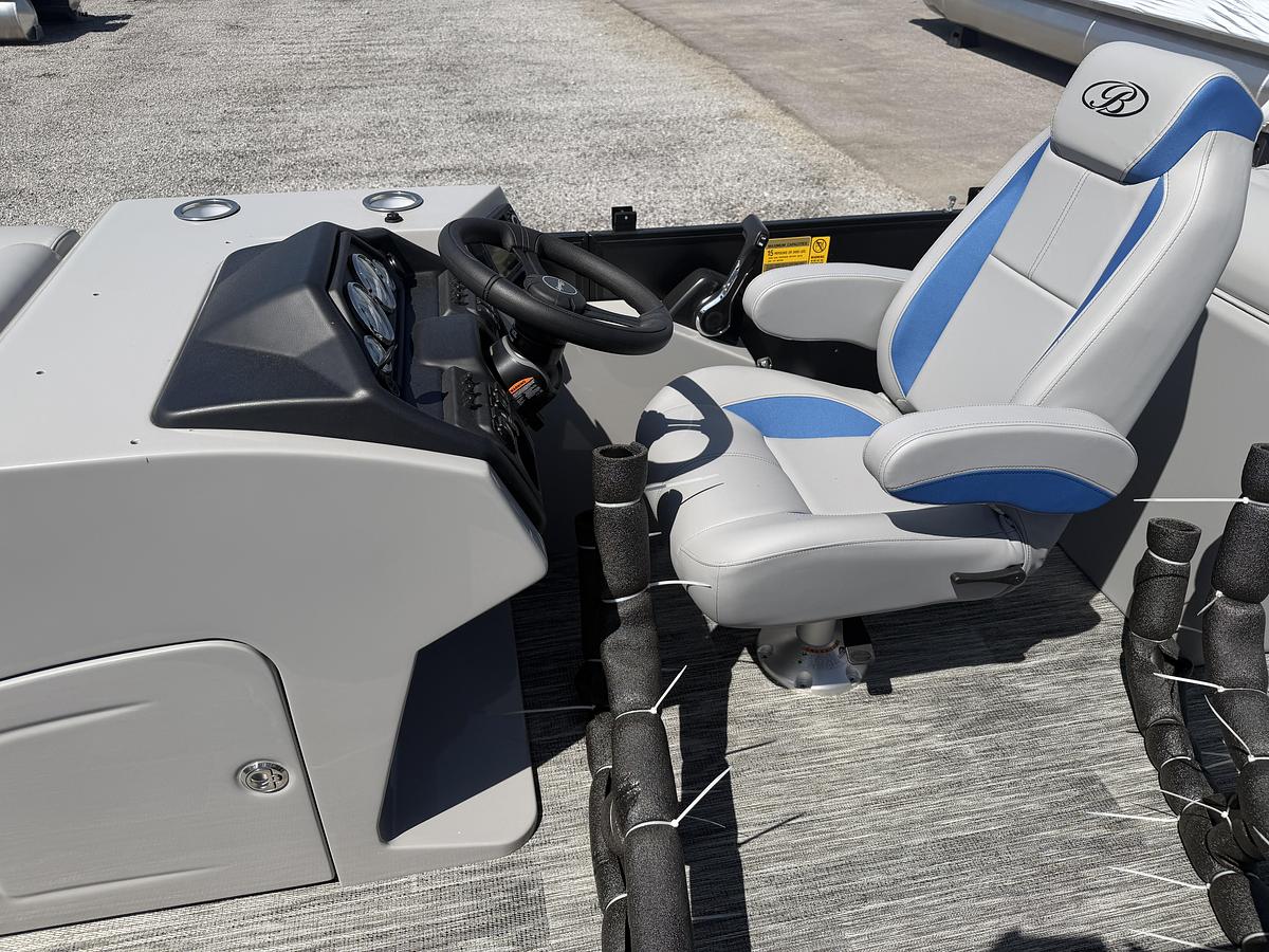 2026 Bentley Pontoons Legacy 223 Navigator