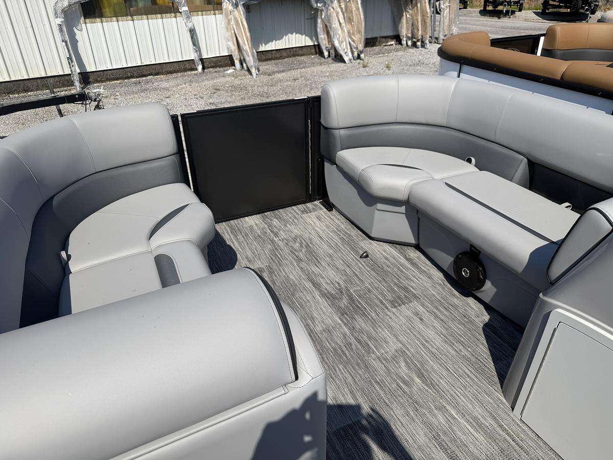2027 Bentley Pontoons Bolt 223