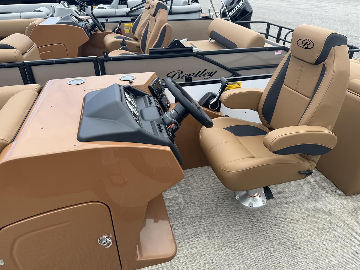 2027 Bentley Pontoons Legacy 223 Navigator