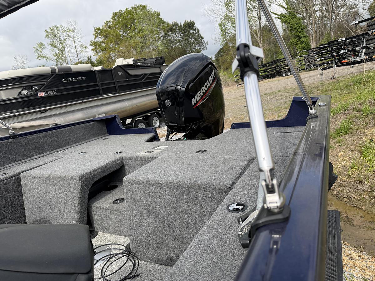 Used 2023 Tracker Pro-Guide V175