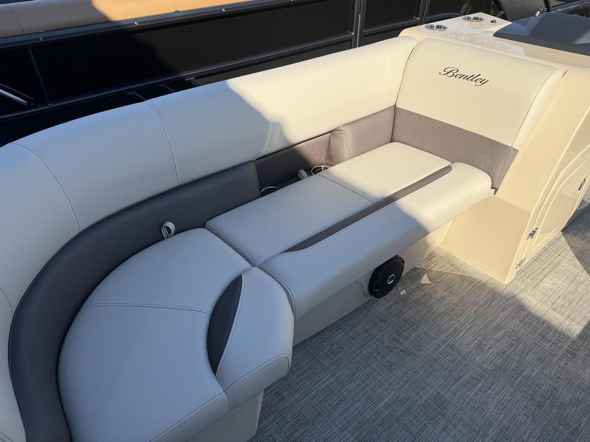 2026 Bentley Pontoons Legacy 223 Cruise XL