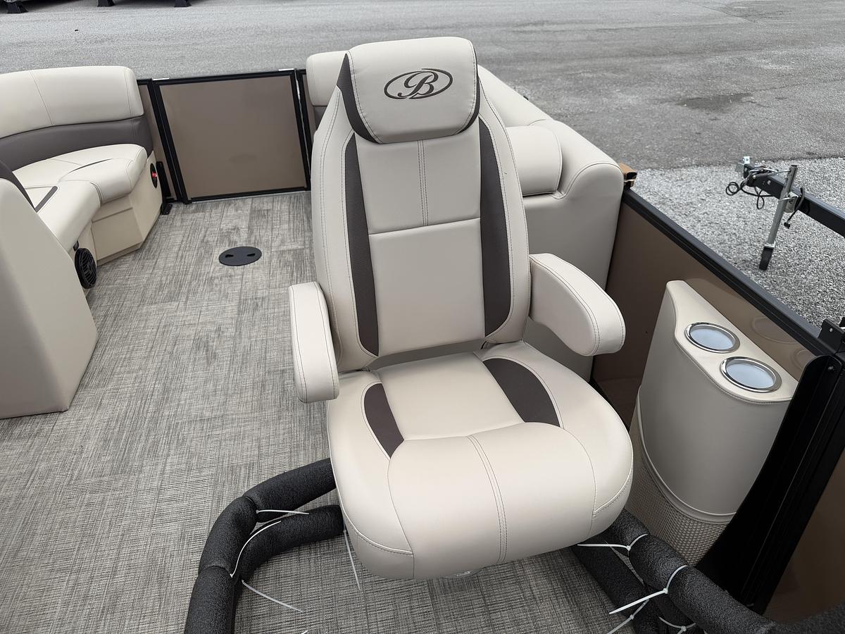 2027 Bentley Pontoons Legacy 223 Navigator
