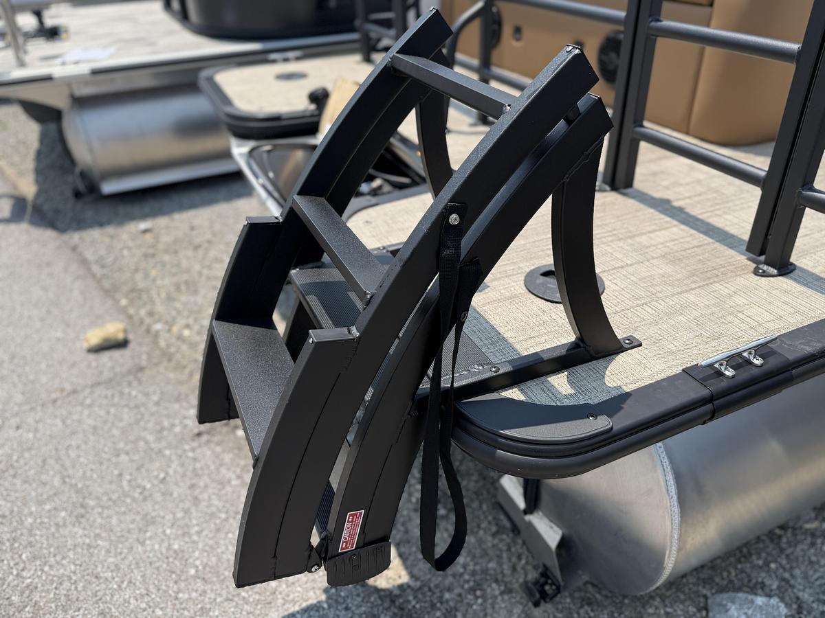 2027 Bentley Pontoons Legacy 223 Swingback