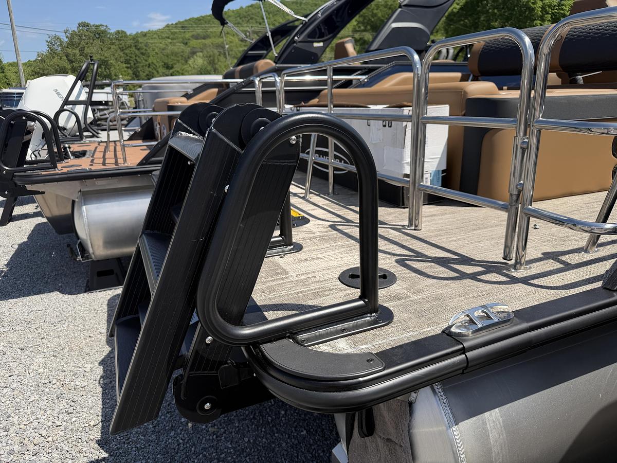 2026 Bentley Pontoons Elite 223 DC Swingback