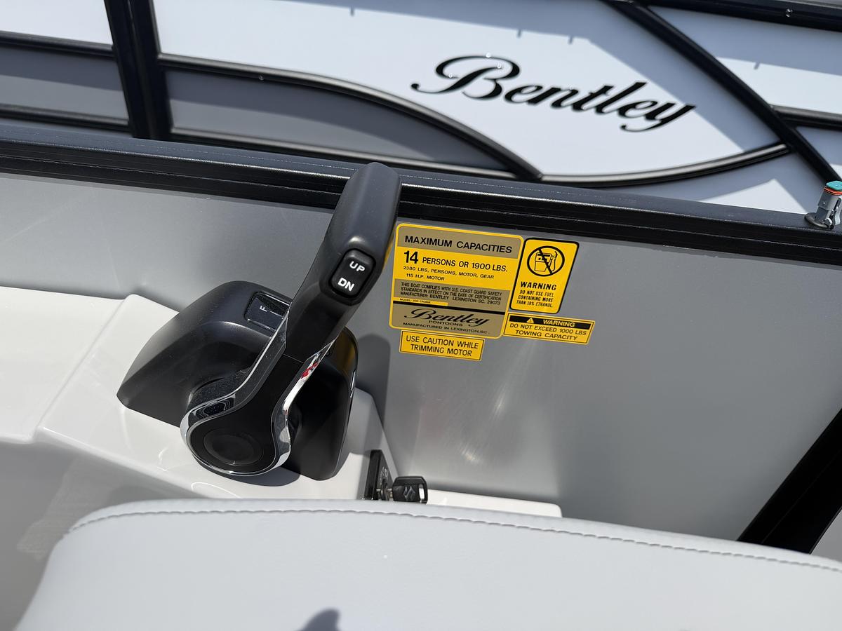 2026 Bentley Pontoons Legacy 200 Cruise